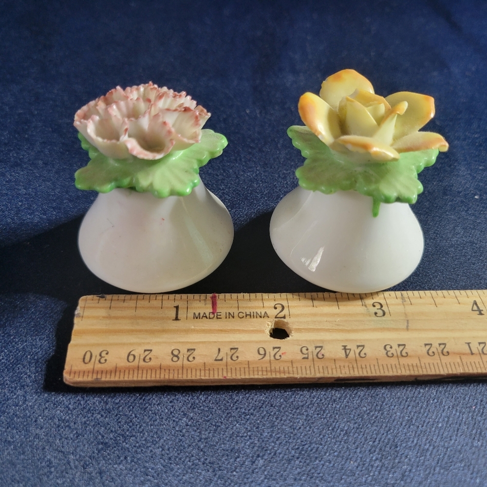 Vintage Aynsley China Pair of Salt & Pepper Shakers Pink Yellow Flowers JAPAN